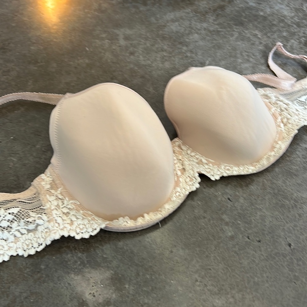 32D wacoal sand color bra